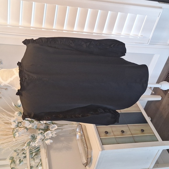 [M] Ruffle blouse - Picture 4 of 10